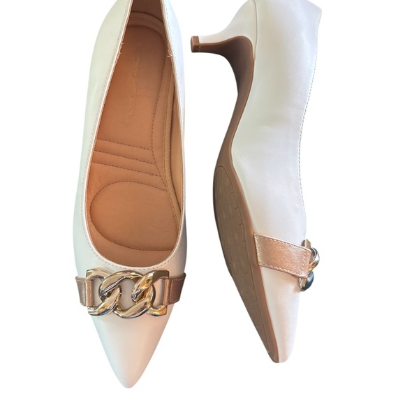 VTG Adrienne Vittadini White Faux Leather Kitten Heels 9M With Bold Gold Chain - Picture 6 of 9